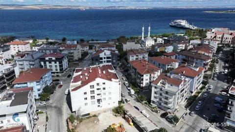LAPSEKİ SAHİLE YAKIN 2+1 SATILIK DAİRE