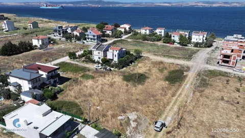 ÇANAKKALE LAPSEKİ ÇARDAK SAHİLDE SATILIK VİLLA ARSASI