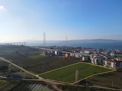 SARI ALAN İÇERİSİNDE DENİZE 500 m SATILIK ARAZİ