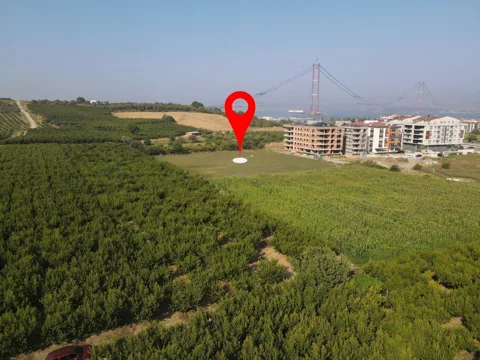SARI ALAN İÇERİSİNDE DENİZE 500 m SATILIK ARAZİ