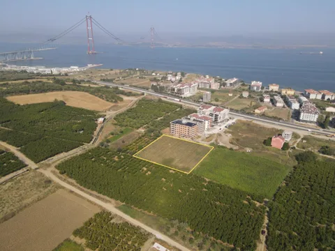 SARI ALAN İÇERİSİNDE DENİZE 500 m SATILIK ARAZİ