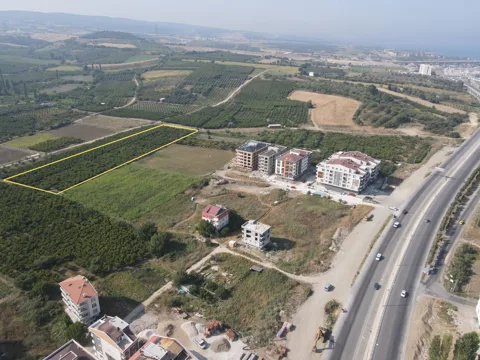SARI ALAN İÇERİSİNDE 6804 m² DENİZE 500 m SATILIK ARAZİ