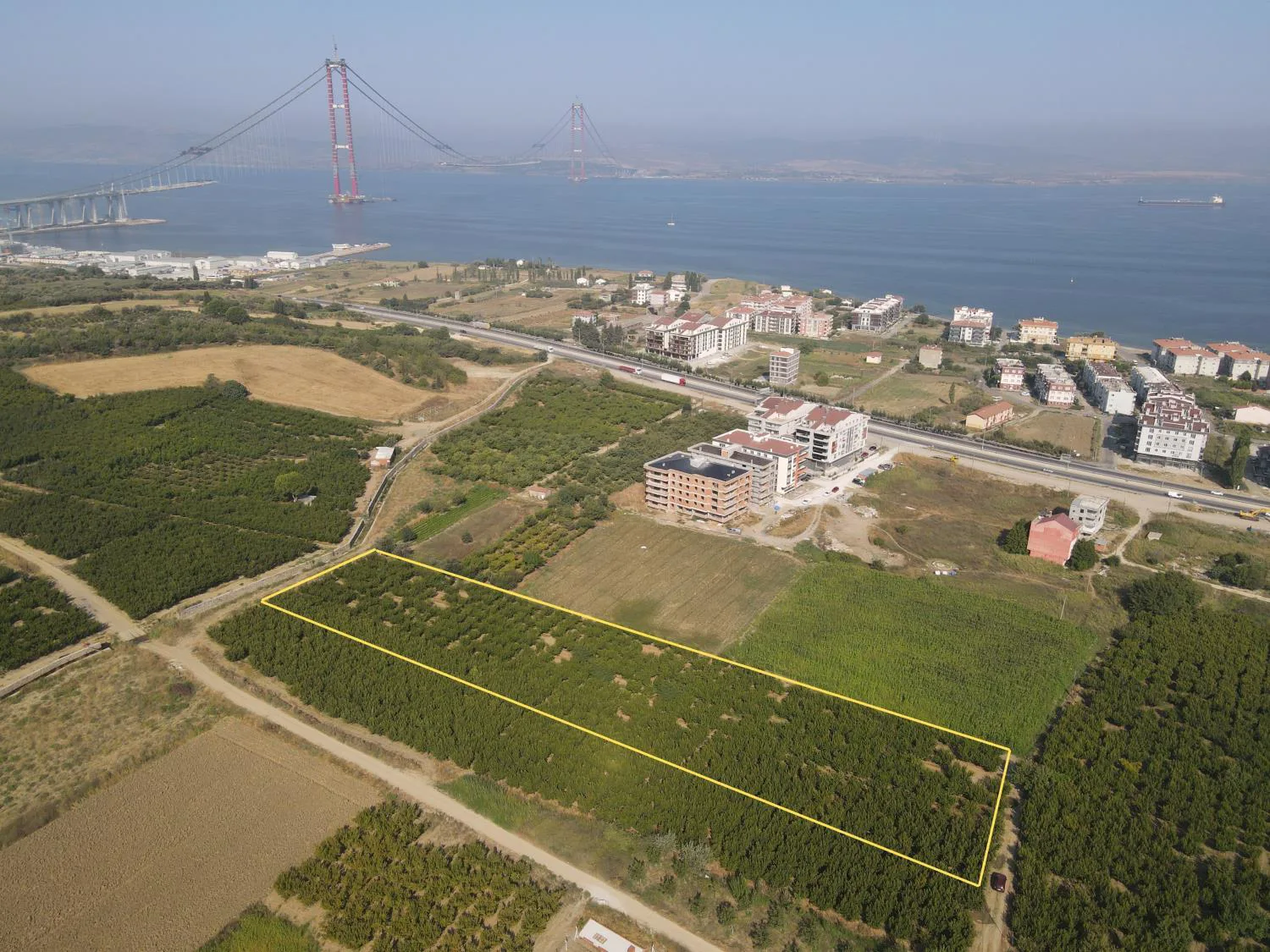 SARI ALAN İÇERİSİNDE 6804 m² DENİZE 500 m SATILIK ARAZİ