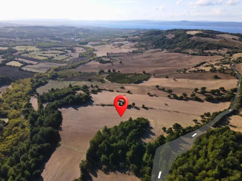 ÇANAKKALE 39.025M² TARLA DENİZ MANZARALI ORMANA SINIR KOOPERATİF YAPILABİLİR